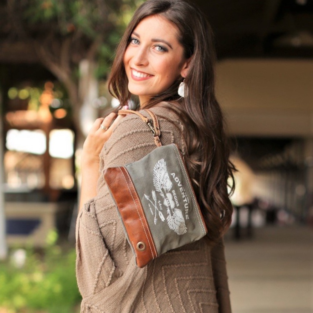 ✨RESTOCKED✨Adventure Begins Clutch/Wristlet - Picture 2 of 3